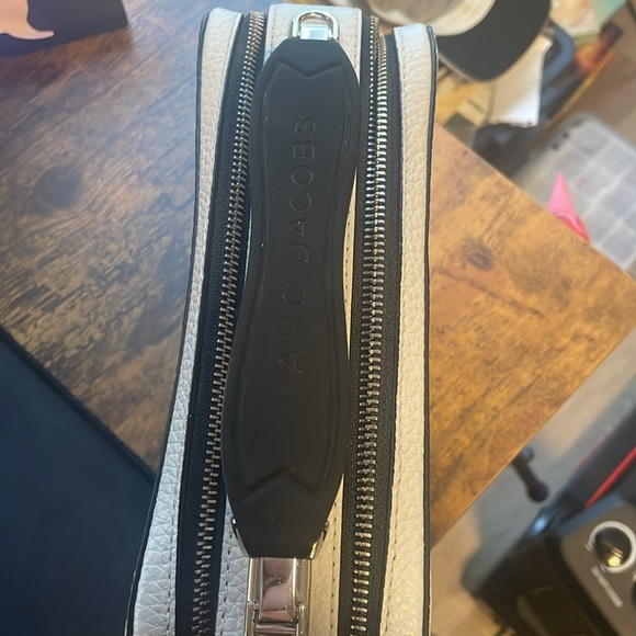 NEW light gray MARC JACOBS lunchbox bag with detachable crossbody strap - Picture 5 of 11